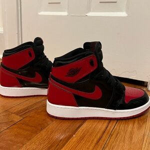 ** SOLD ** Air Jordan 1 Retro High OG 'Patent Bred'. BOYS 6Y or WOMENS 7